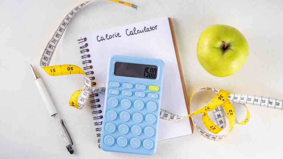 I am in a calorie deficit but not losing weight - how can I make changes?
